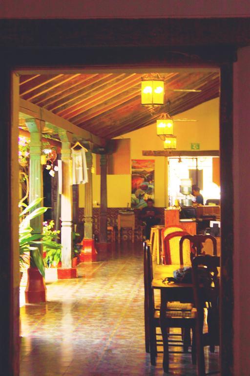 Hostal Sonati Леон Экстерьер фото