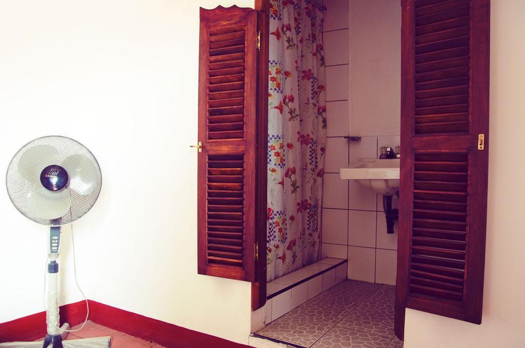 Hostal Sonati Леон Экстерьер фото
