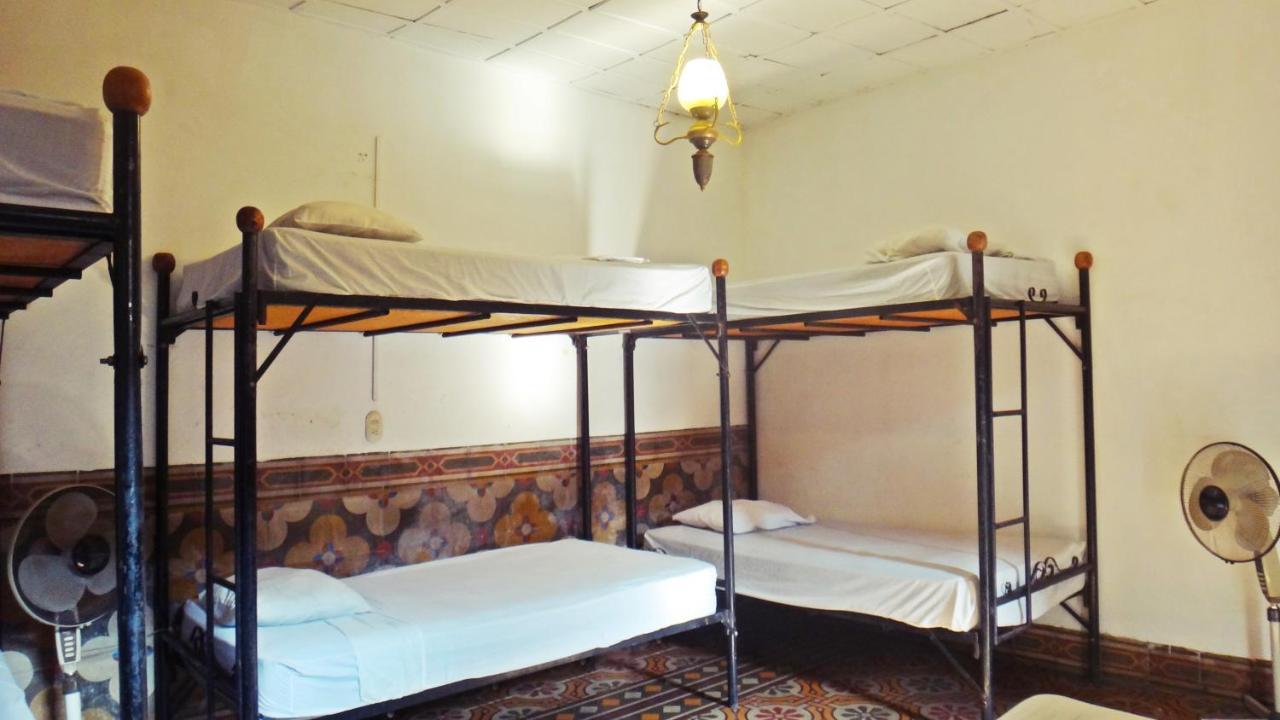 Hostal Sonati Леон Экстерьер фото