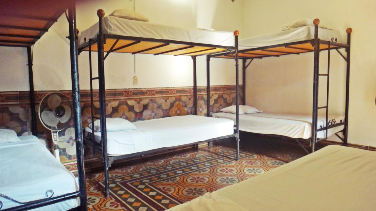 Hostal Sonati Леон Экстерьер фото